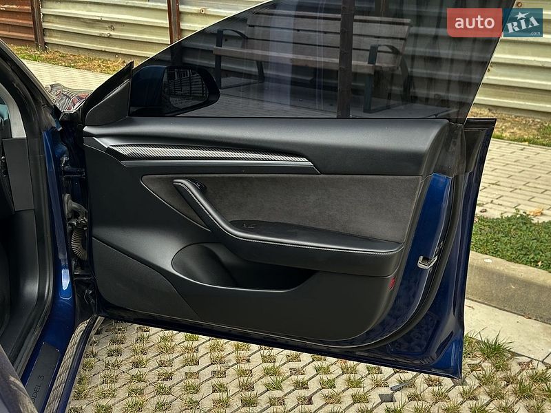 Седан Tesla Model 3 2021 в Самборе