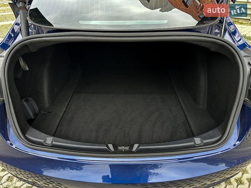Седан Tesla Model 3 2021 в Самборе