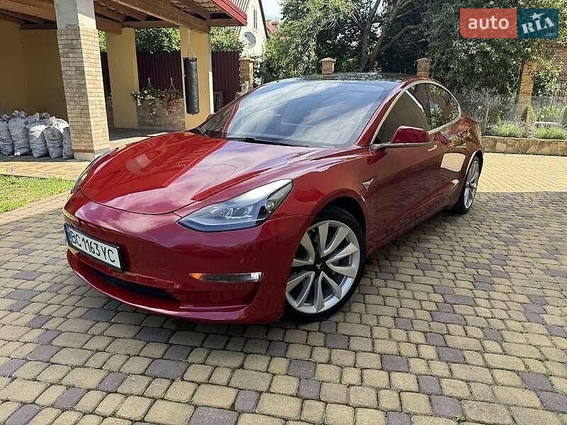 Седан Tesla Model 3 2018 в Львове