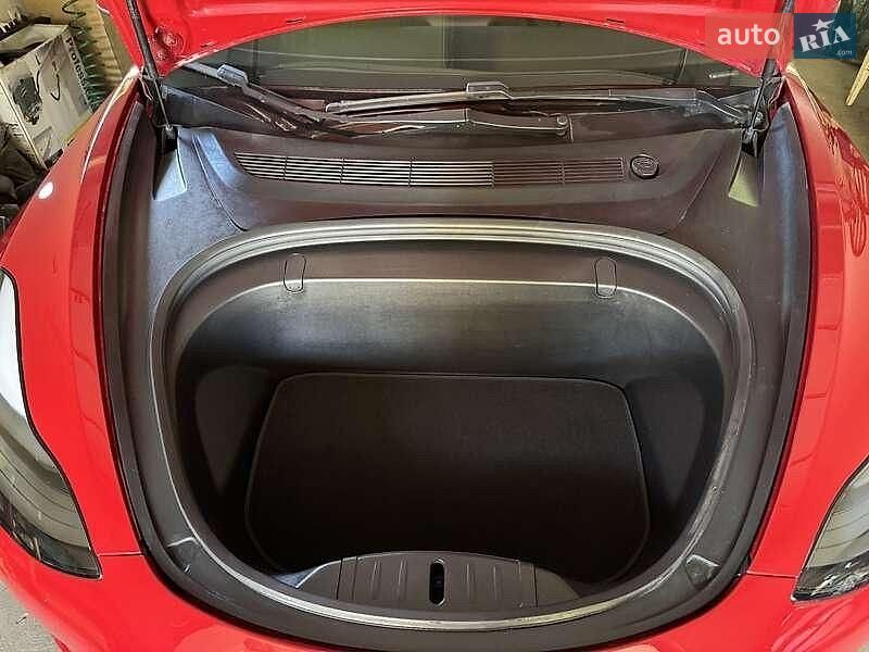 Седан Tesla Model 3 2018 в Львове