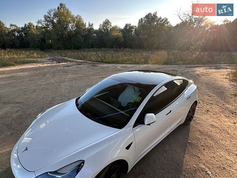 Седан Tesla Model 3 2021 в Чернигове