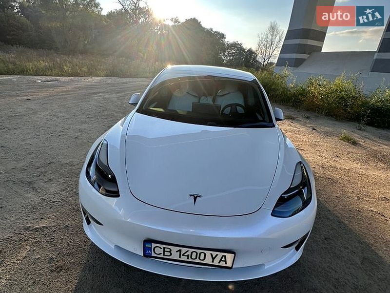 Седан Tesla Model 3 2021 в Чернигове