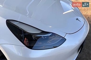 Седан Tesla Model 3 2021 в Чернигове