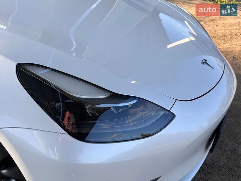 Седан Tesla Model 3 2021 в Чернигове
