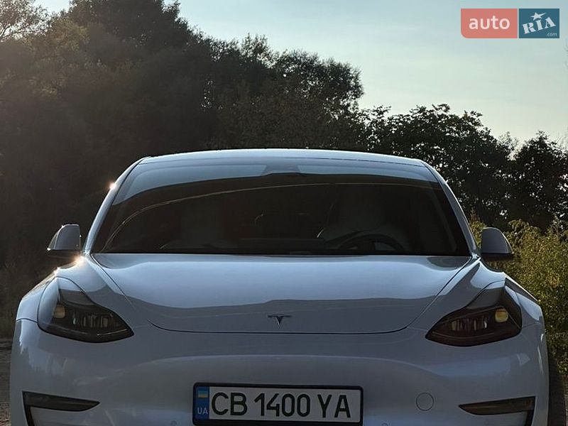 Седан Tesla Model 3 2021 в Чернигове