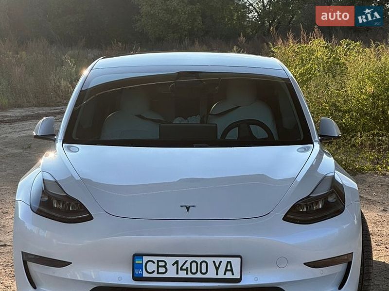 Седан Tesla Model 3 2021 в Чернигове