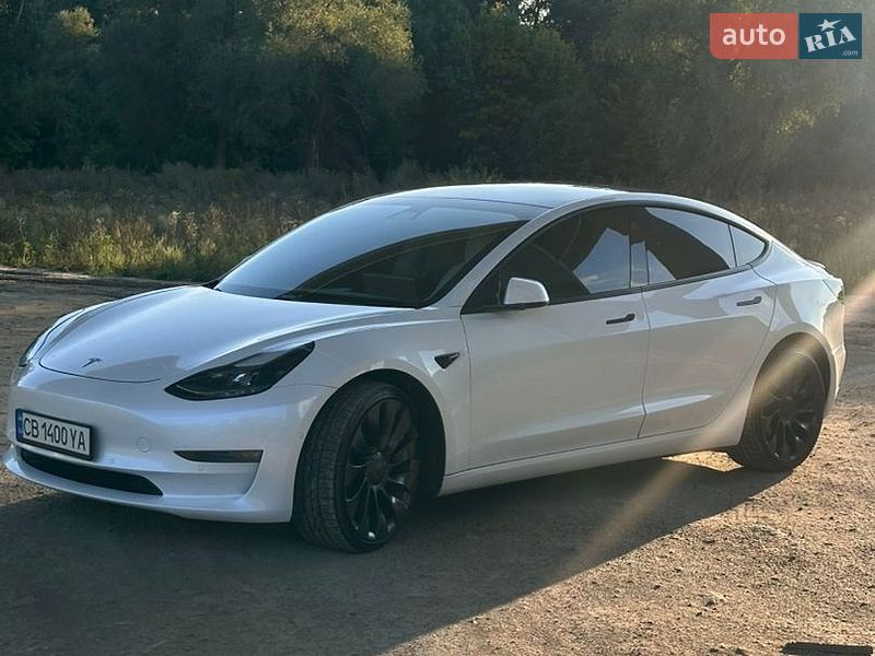 Седан Tesla Model 3 2021 в Чернигове