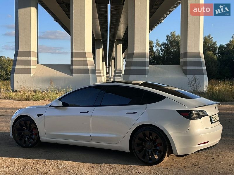 Седан Tesla Model 3 2021 в Чернигове