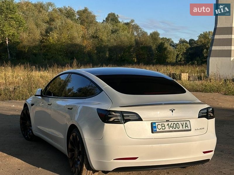 Седан Tesla Model 3 2021 в Чернигове