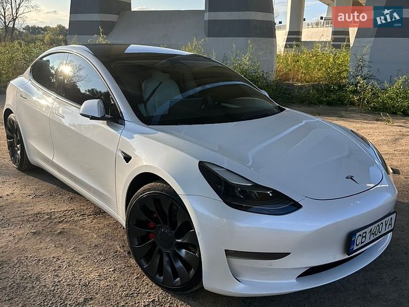 Седан Tesla Model 3 2021 в Чернигове
