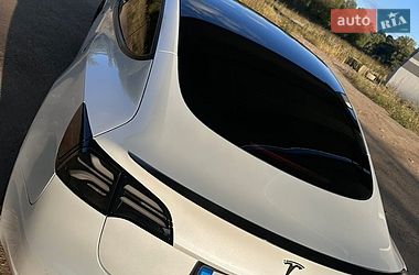 Седан Tesla Model 3 2021 в Чернигове