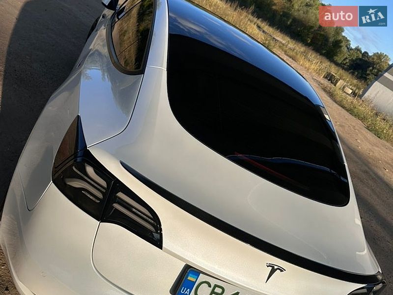 Седан Tesla Model 3 2021 в Чернигове