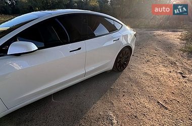Седан Tesla Model 3 2021 в Чернигове