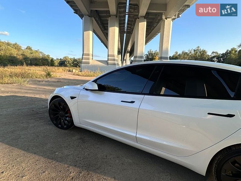 Седан Tesla Model 3 2021 в Чернигове