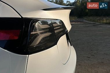 Седан Tesla Model 3 2021 в Чернигове