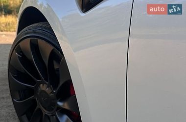 Седан Tesla Model 3 2021 в Чернигове