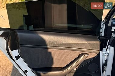 Седан Tesla Model 3 2021 в Чернигове