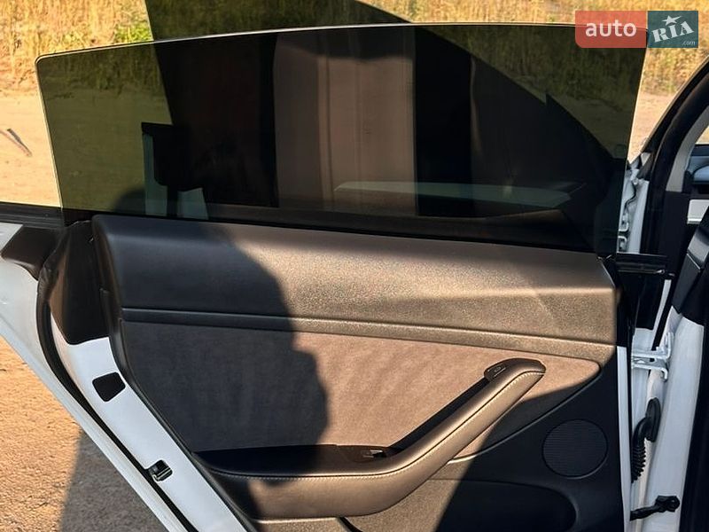 Седан Tesla Model 3 2021 в Чернигове