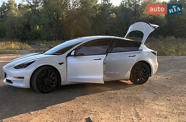 Седан Tesla Model 3 2021 в Чернигове