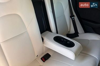 Седан Tesla Model 3 2021 в Чернигове