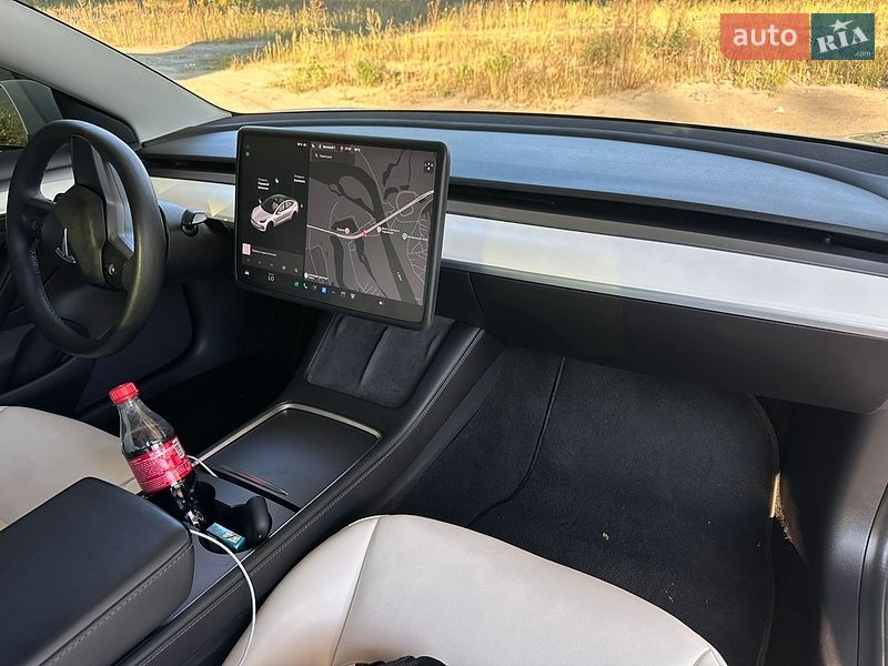 Седан Tesla Model 3 2021 в Чернигове