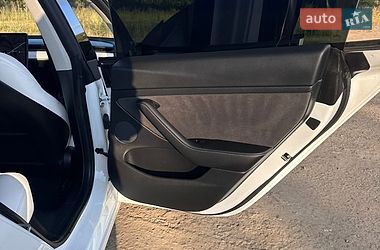 Седан Tesla Model 3 2021 в Чернигове