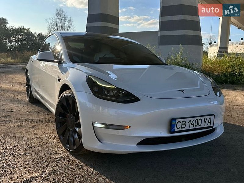 Седан Tesla Model 3 2021 в Чернигове