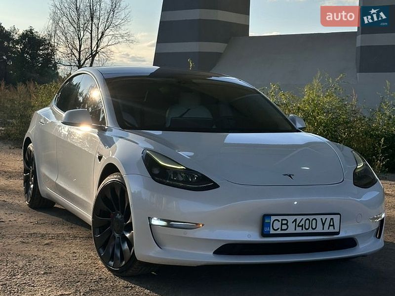 Седан Tesla Model 3 2021 в Чернигове