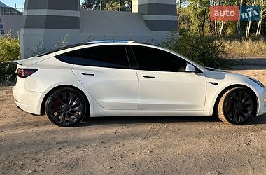 Седан Tesla Model 3 2021 в Чернигове