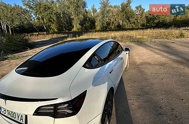 Седан Tesla Model 3 2021 в Чернигове