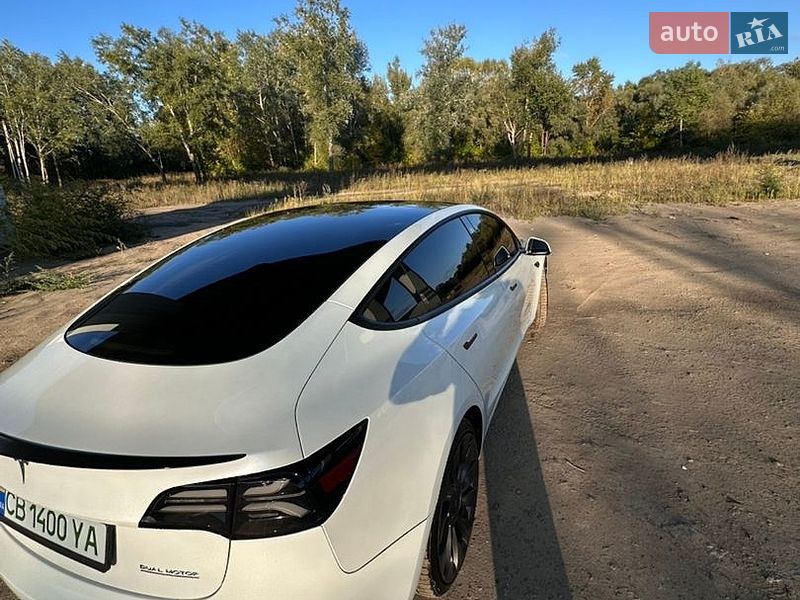 Седан Tesla Model 3 2021 в Чернигове