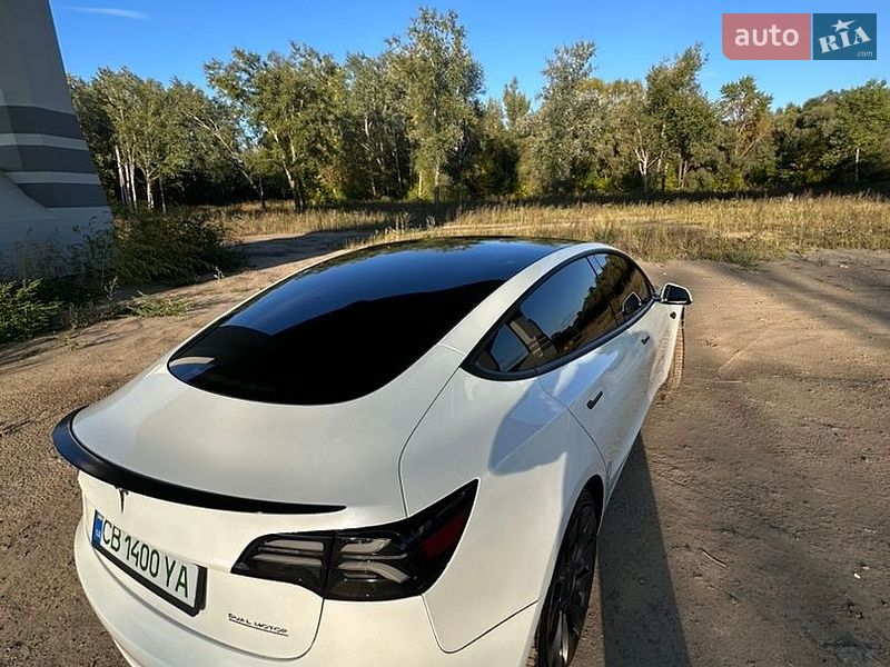 Седан Tesla Model 3 2021 в Чернигове