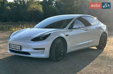Седан Tesla Model 3 2021 в Чернигове
