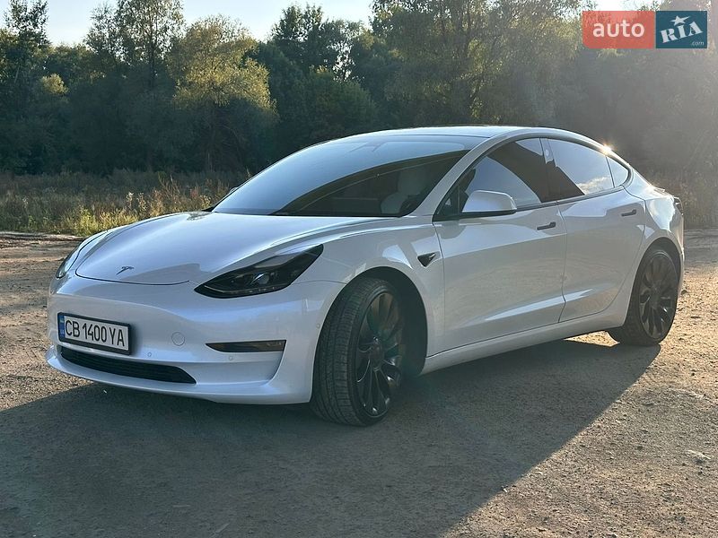 Седан Tesla Model 3 2021 в Чернигове
