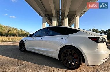 Седан Tesla Model 3 2021 в Чернигове