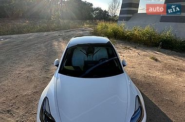 Седан Tesla Model 3 2021 в Чернигове