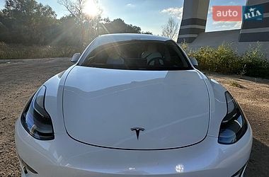 Седан Tesla Model 3 2021 в Чернигове