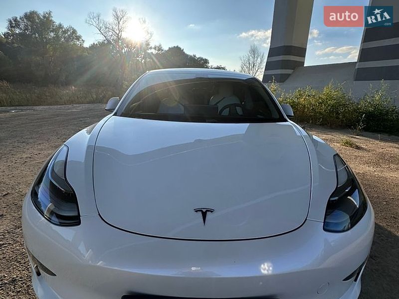 Седан Tesla Model 3 2021 в Чернигове