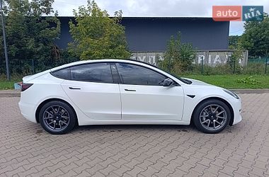 Седан Tesla Model 3 2021 в Житомире