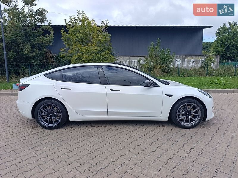 Седан Tesla Model 3 2021 в Житомире
