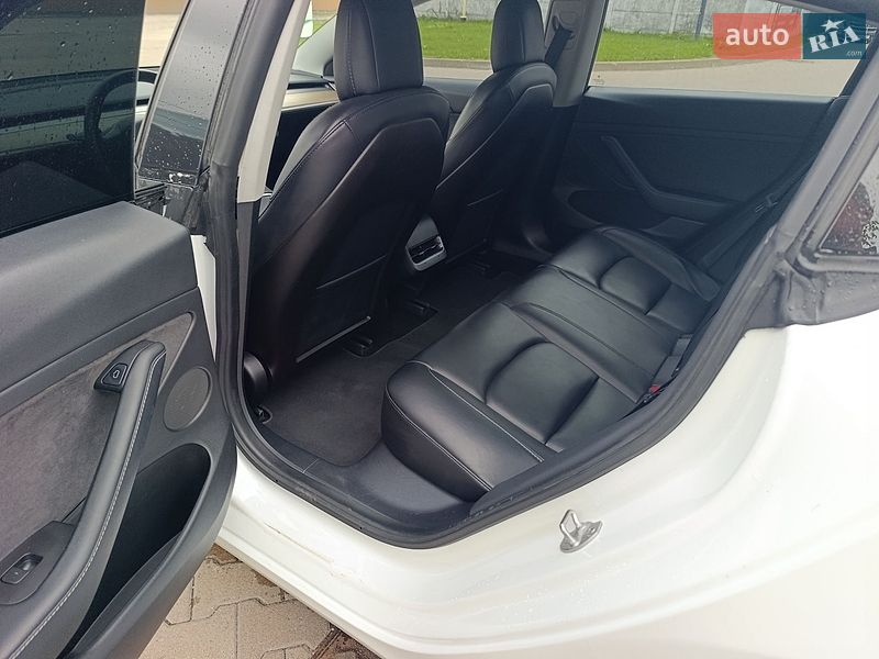 Седан Tesla Model 3 2021 в Житомире