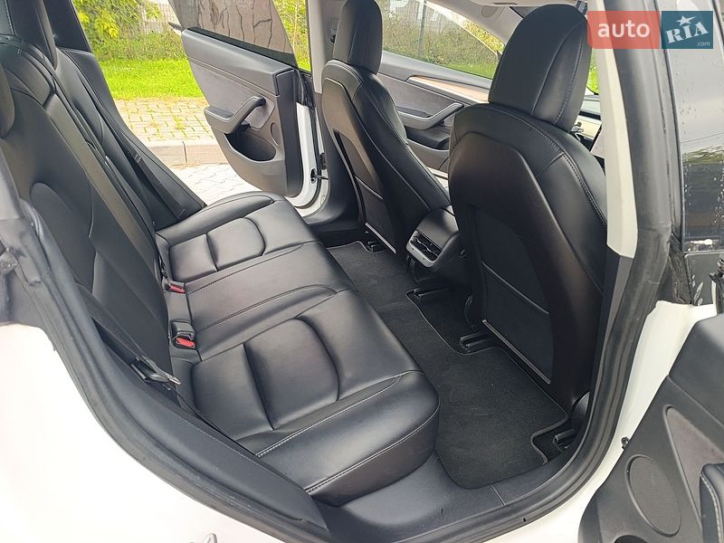 Седан Tesla Model 3 2021 в Житомире