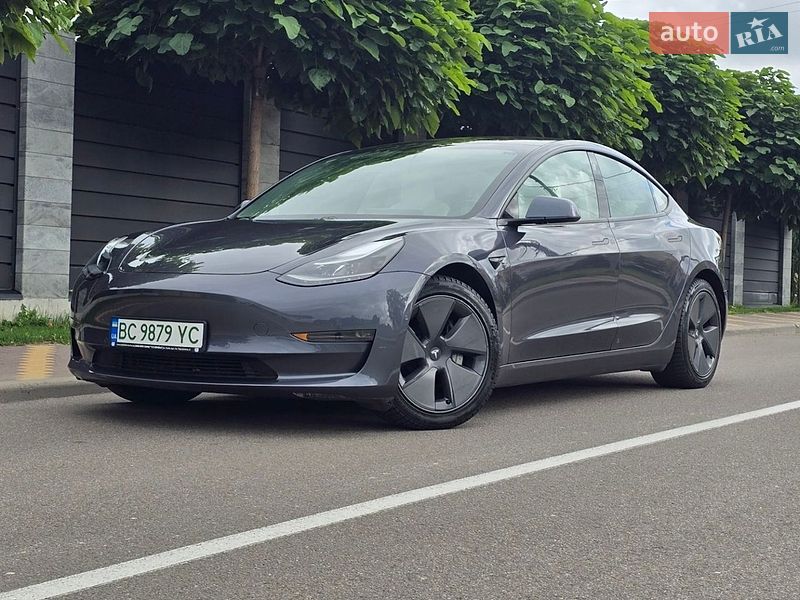 Седан Tesla Model 3 2021 в Киеве