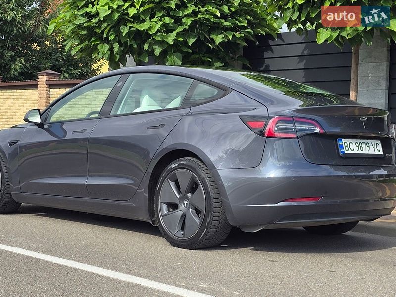 Седан Tesla Model 3 2021 в Киеве