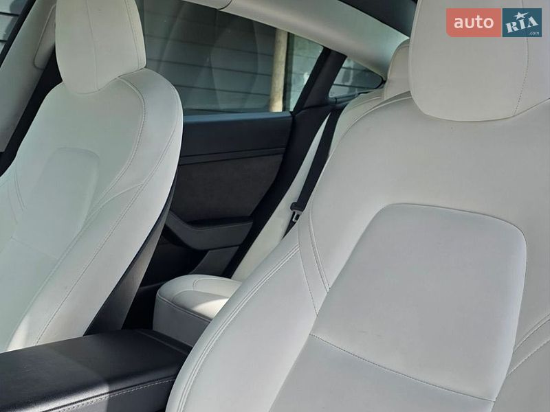 Седан Tesla Model 3 2021 в Киеве