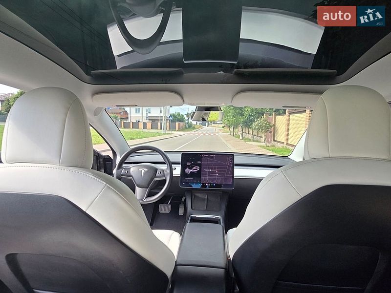 Седан Tesla Model 3 2021 в Киеве