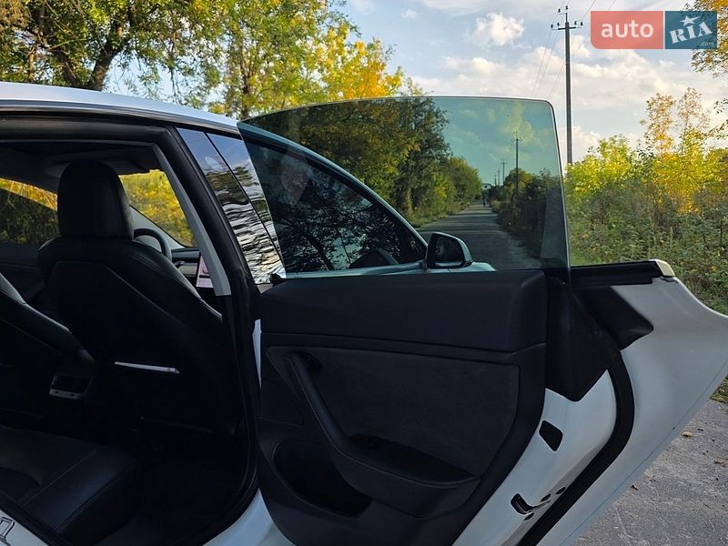 Седан Tesla Model 3 2019 в Ковелі