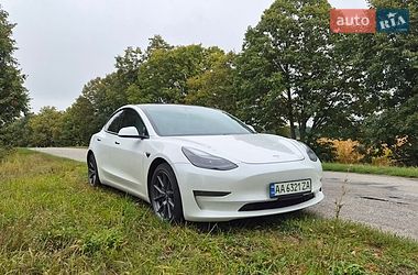 Седан Tesla Model 3 2021 в Киеве