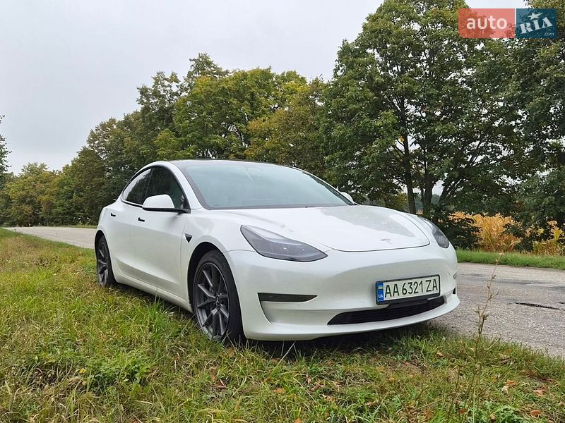 Седан Tesla Model 3 2021 в Киеве