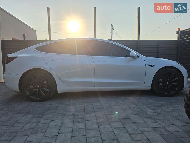 Седан Tesla Model 3 2020 в Дніпрі